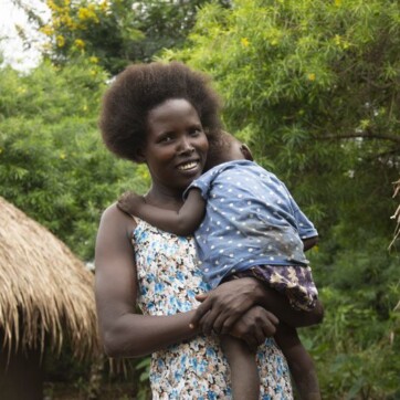 kvinna med barn, uganda