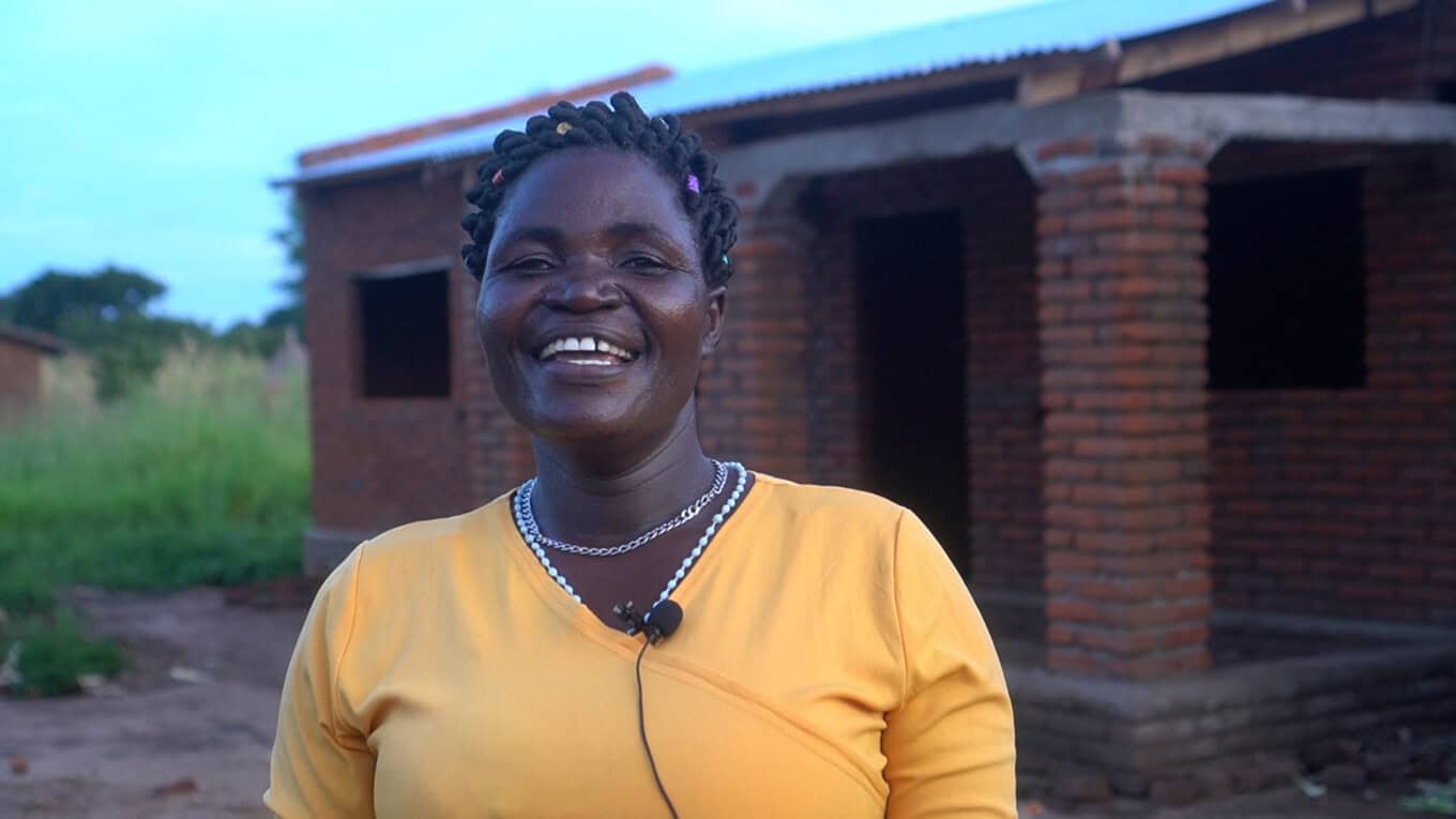 Glad kvinna i Malawi, porträtt